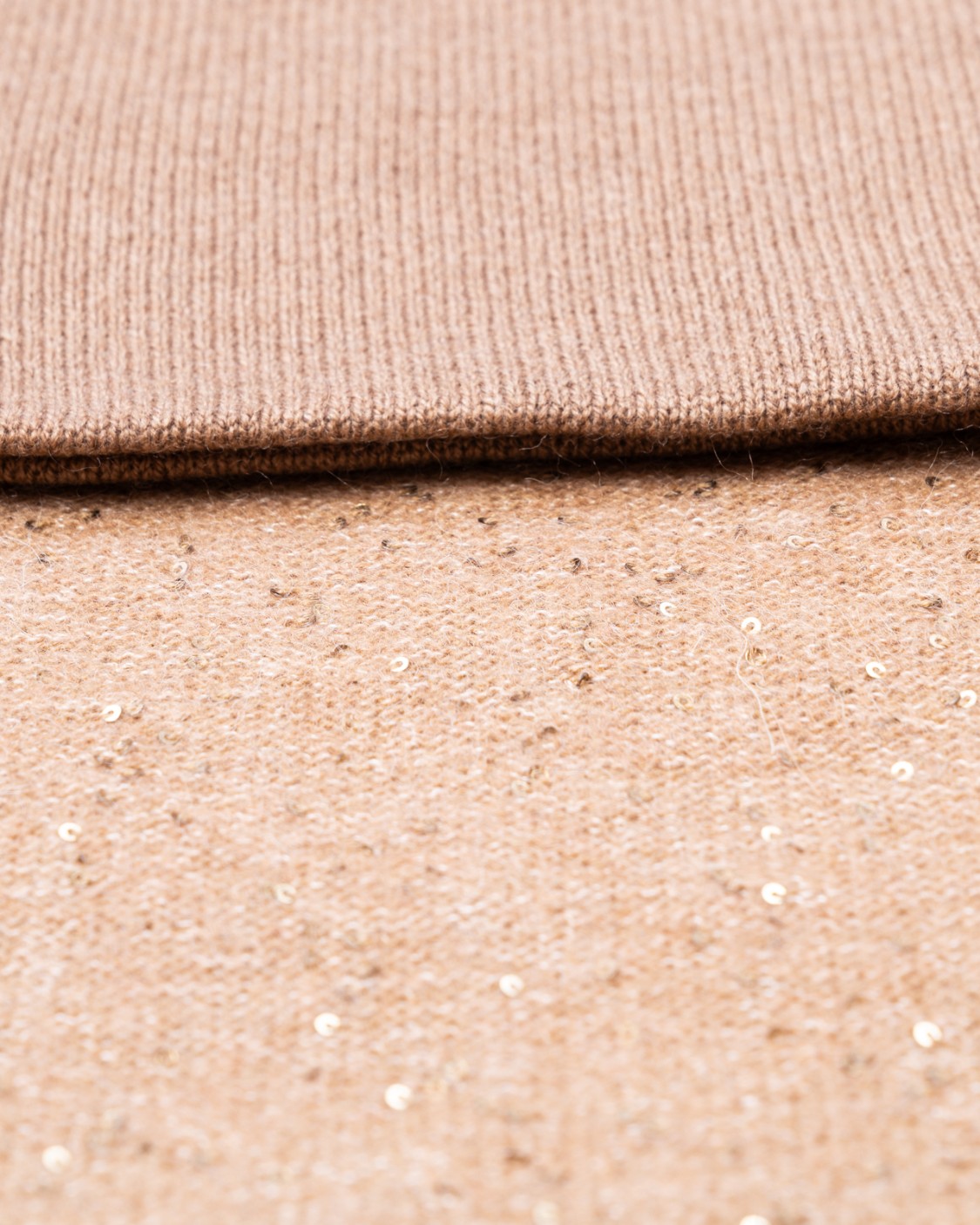 shop FABIANA FILIPPI  Sciarpa: Fabiana Filippi maxi sciarpa con paillettes.
Sciarpa in lana, seta e cashmere. 
Paillettes.
Composizione: 48% lana 20% seta 17% cashmere 11% alpaca 4% poliestere.
Dimensioni: 200x60 cm.
Made in Italy.. SAD213A707H909-VR1 number 9006009